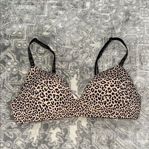 Cheetah Print Victoria’s Secret Seamless Bra 36C. Perfect condition (like new).